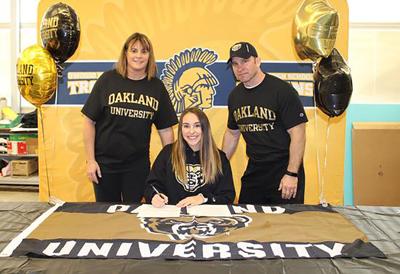 SWIMMING: Owosso's Clevenger signs with Oakland