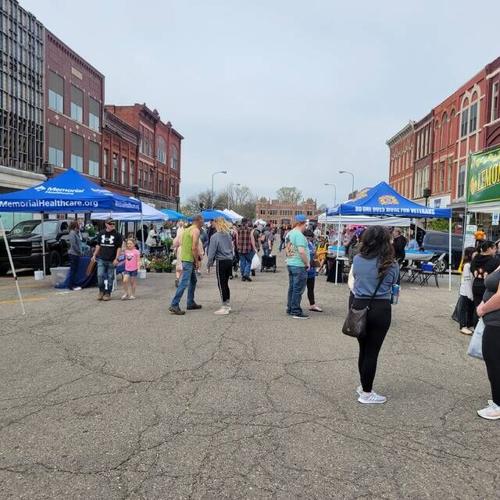 Farmers market season kicks off in Downtown Owosso | Local News | argus ...