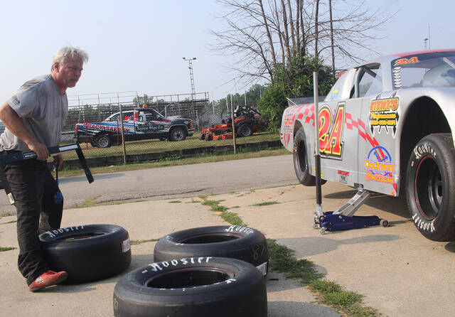 AUTO RACING: Division standings heating up at Owosso Speedway | Local Sports | argus-press.com