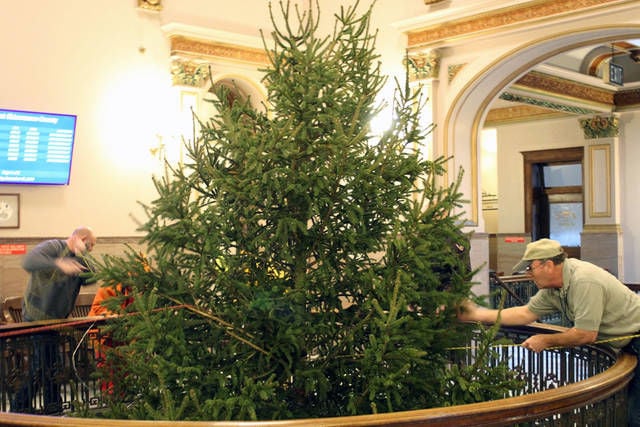 Christmas spirit fills courthouse