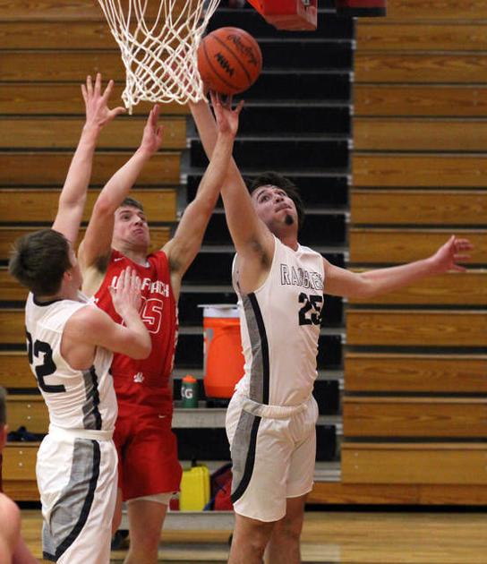 Boys Basketball Ramblers Hold Off Laingsburg 63 56 Laingsburg Argus Press Com