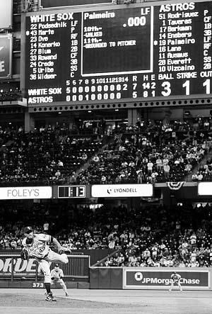 Geoff Blum of Chicago rounds third after hitting a home run in the