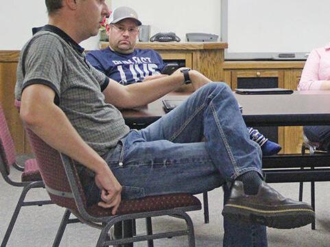 Derrick Draper resigns from board amidst executive session - Vimarsana News
