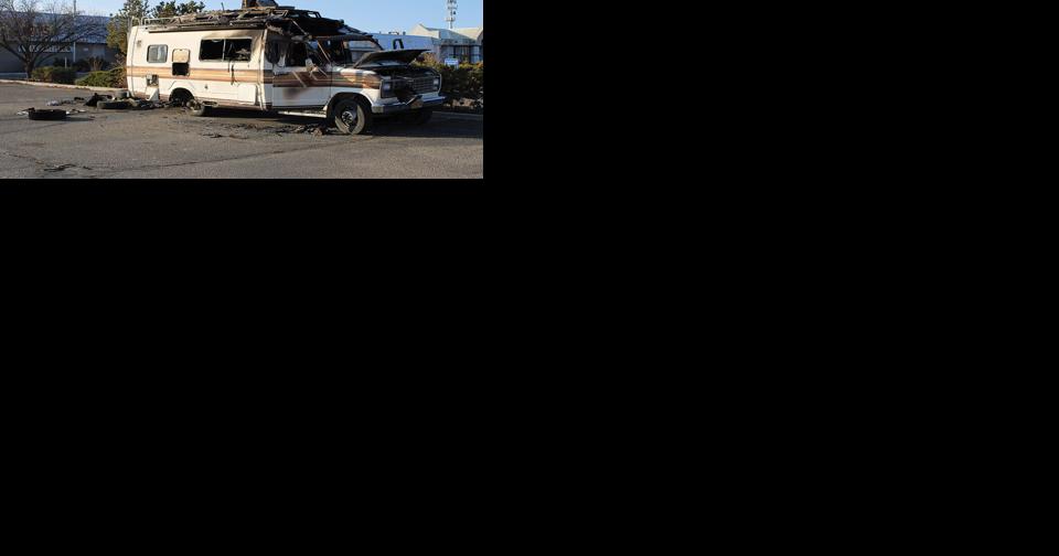 Tow company removes burnt-out RV from West Park Plaza - Vimarsana News