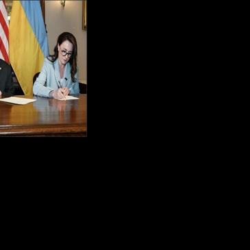 With minerals deal, Ukraine finds way to secure Trump support Shaun TANDON AFP May 1, 2025 May 1, 2025 Updated 6 mins ago