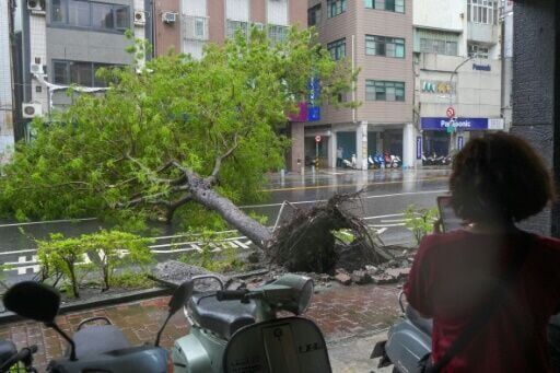 Taiwan Shuts Down For Second Day As Typhoon Krathon Makes Landfall ...