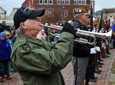 Does us postal service deliver on veterans day