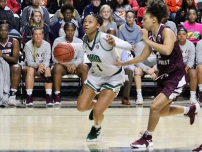 Hooks Leads Early Rout As Ohio Wins 100 60 Ohio University