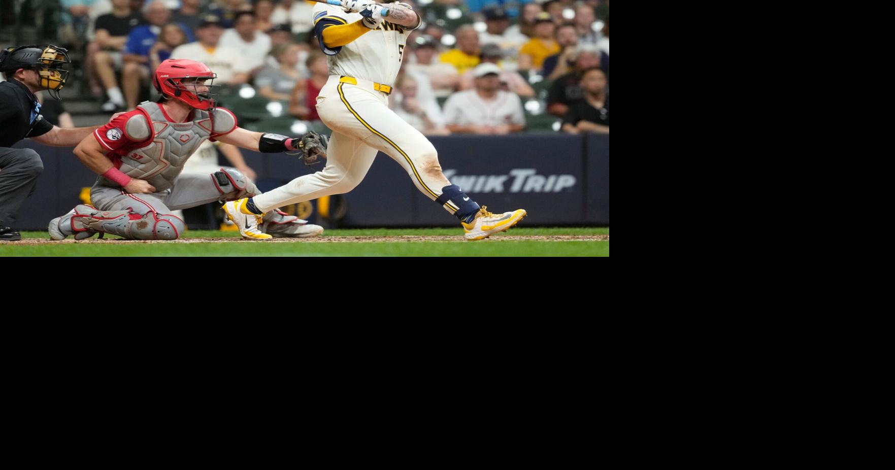 Mitchell triples in the go-ahead run in the 7th in the Brewers' 4-2 win over the Reds