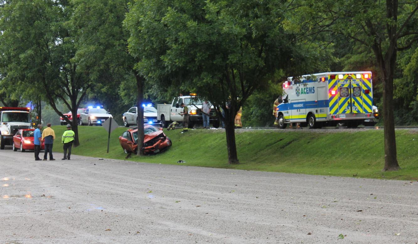 Three injured after hydroplane car accident News