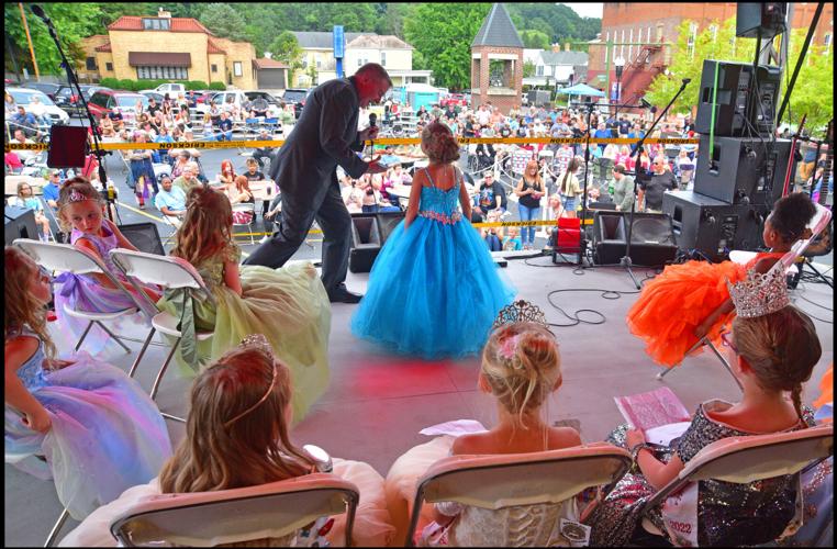 Little Miss Parade of the Hills court selected News