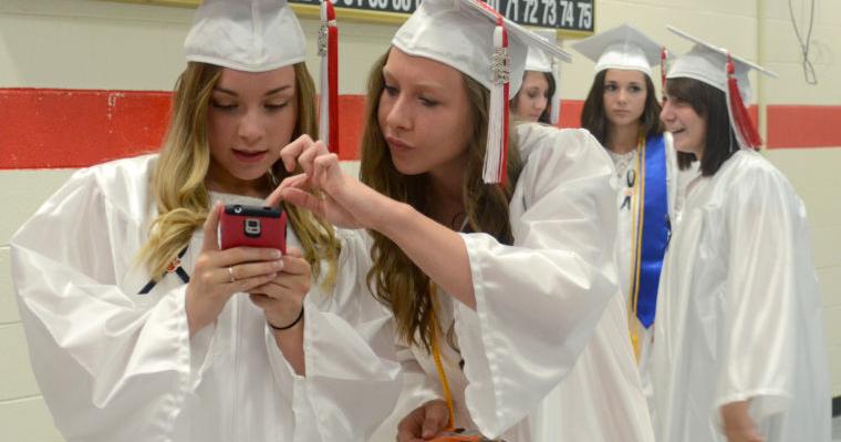 Study says college students who excessively use social media more likely to be lonely