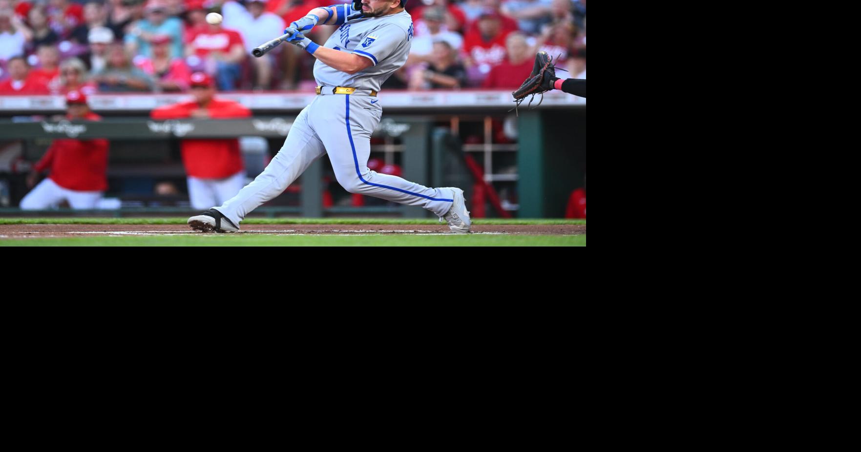 Massey hits tiebreaking RBI single in 9th inning, Royals beat Reds 5-2
