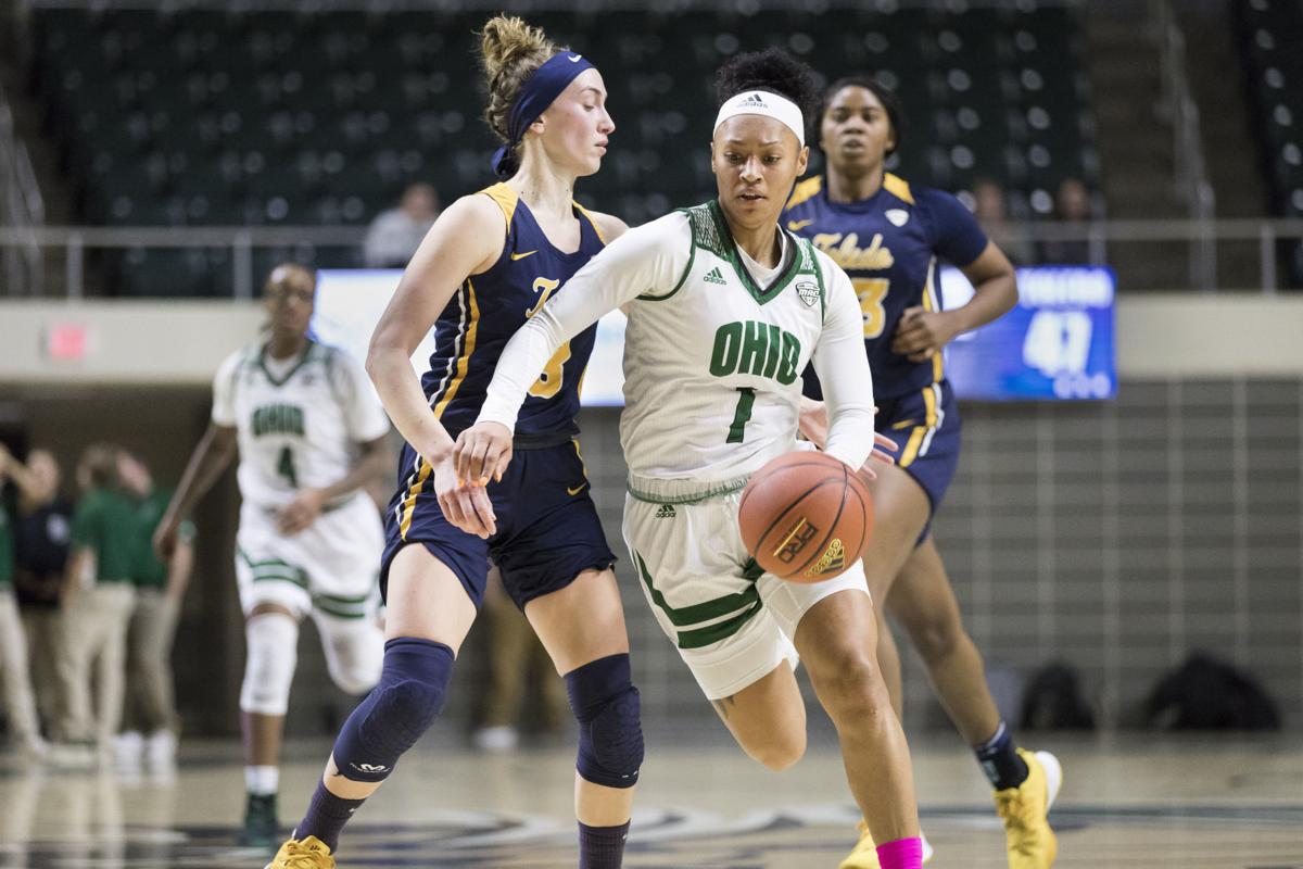 Hooks Ties Ou Record But Bobcats Fall At Akron Ohio University