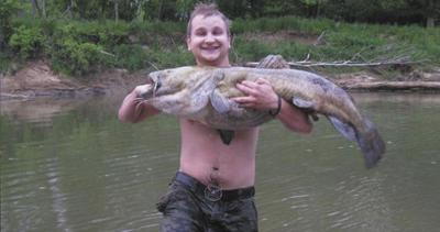 Fisherman Vs Catfish 8 7 Feet And 275 Pound Hd By Yuri Grisendi Youtube