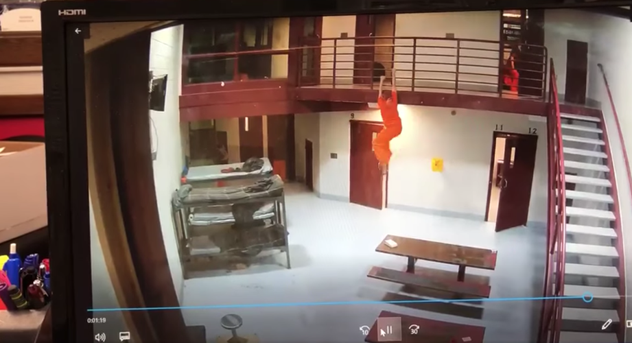 Jail inmate jumps from balcony, is hospitalized then escapes Local