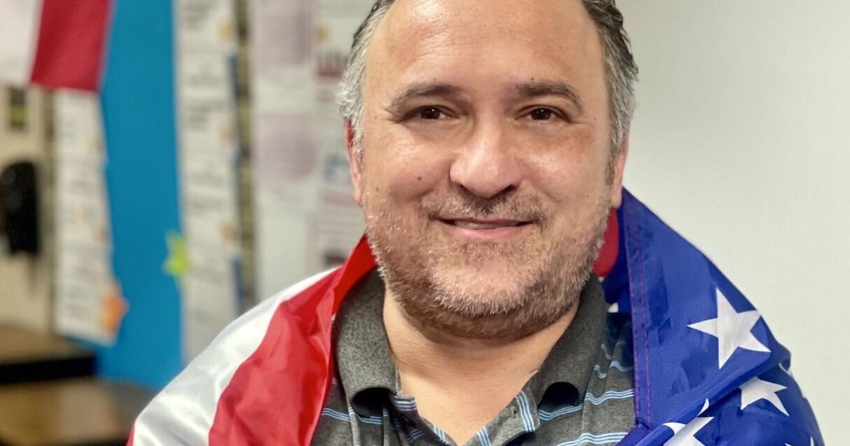 AISD teacher gains US citizenship after 17-year effort - Vimarsana News