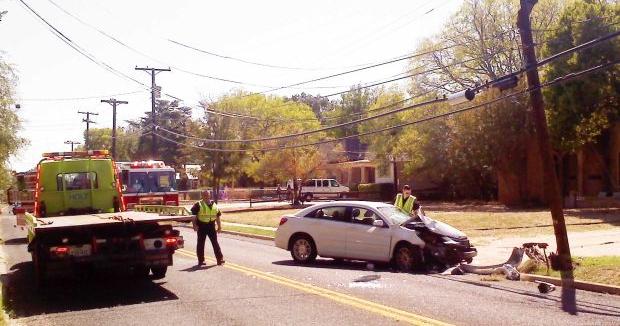 Car hits pole causing power outage | Local News | athensreview.com