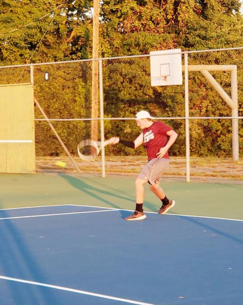 Hornet Tennis defeats Henderson Lions, 10-9