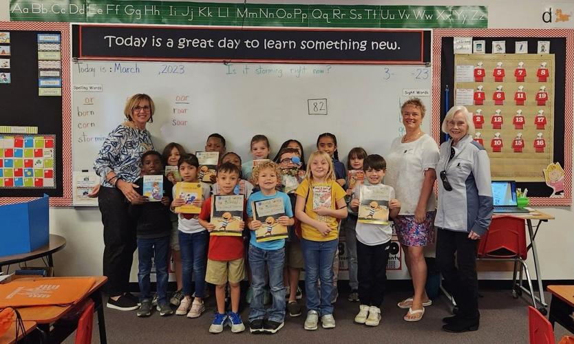 Pinnacle women present books to students News