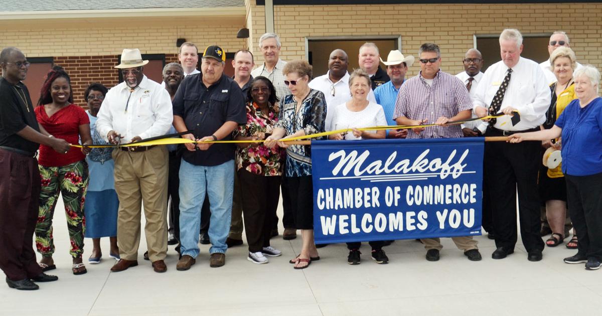 Malakoff ISD holds open house for new field house Local News