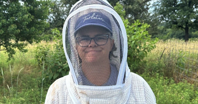 Column: Beekeeper shares marvels with Master Gardeners
