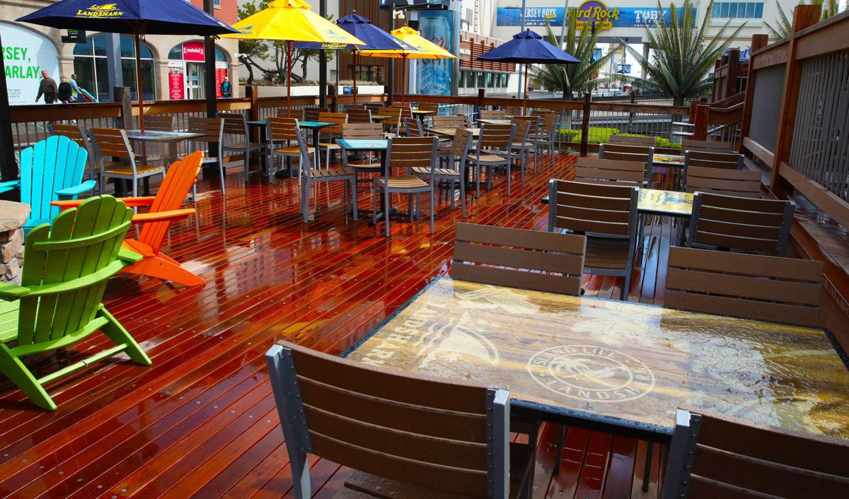 Fins Bar opens at Resorts Gallery