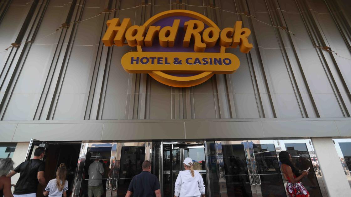 based on the schumer box, what is the transaction fee on a cash advance of $300?