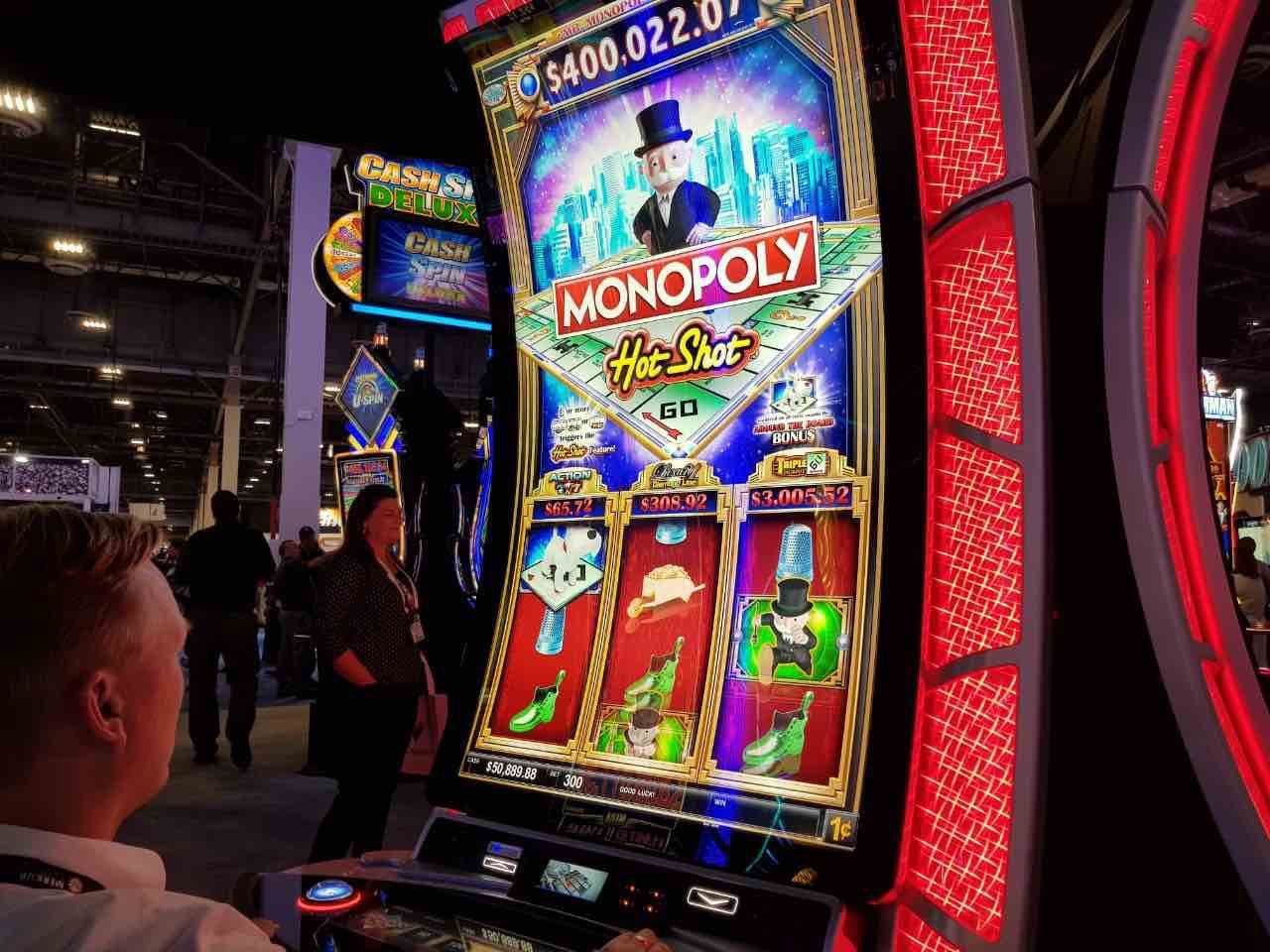 Monopoly slot machine game