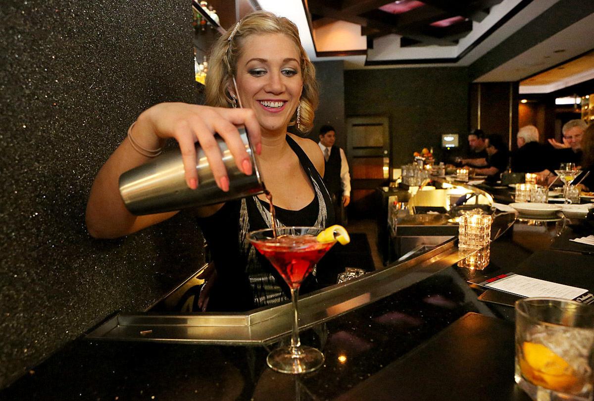 Top 5 Reasons that Golden Nugget has the best Happy Hour in A.C