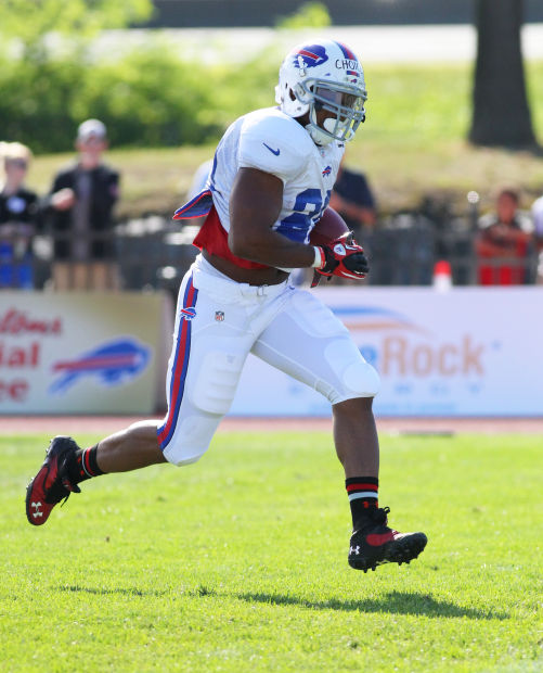 Buffalo Bills defensive tackle Kyle Williams (95) takes part in drills  during their NFL football training camp in Pittsford, N.Y., Tuesday, July  22, 2014. (AP Photo/Bill Wippert Stock Photo - Alamy