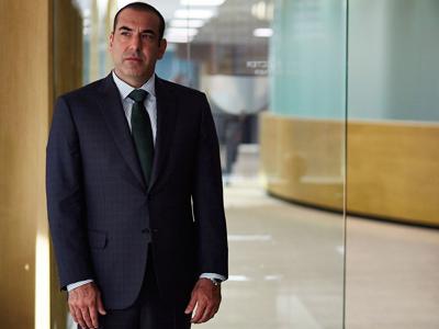 Suits Recap Harvey Specter Mike Ross Battle The Sec Louis Litt