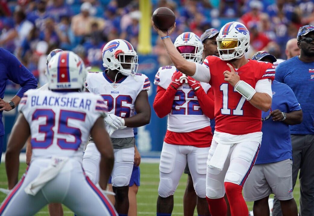 Best photos from the Return of the Blue & Red Bills practice