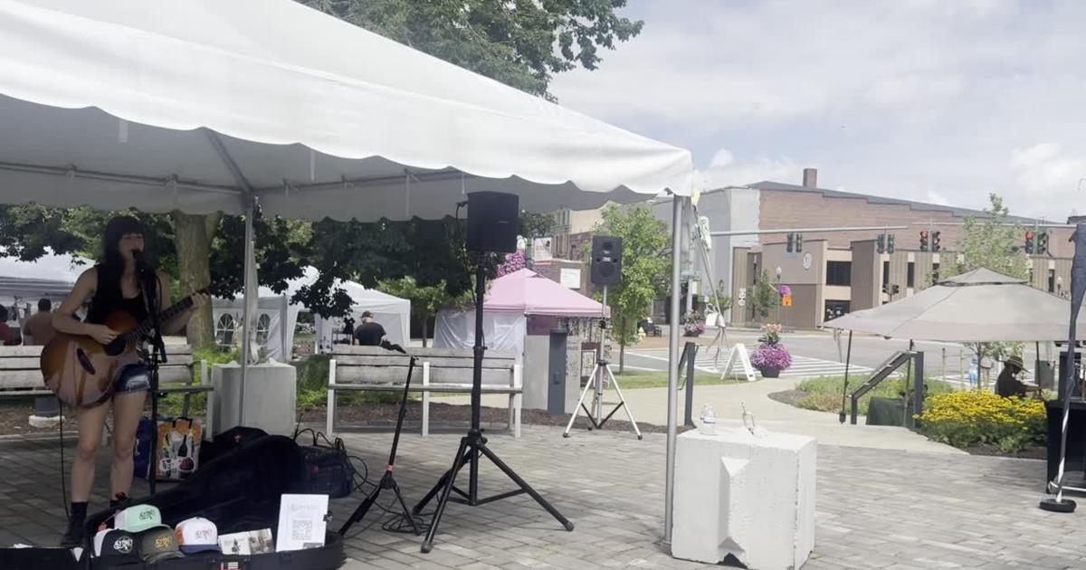 Downtown Auburn enjoys live music, vendors for homecoming weekend