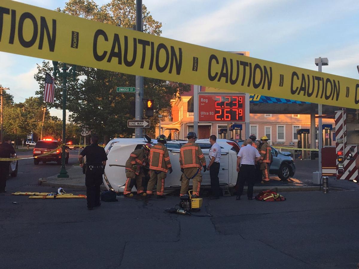 Three hurt in Auburn car crash
