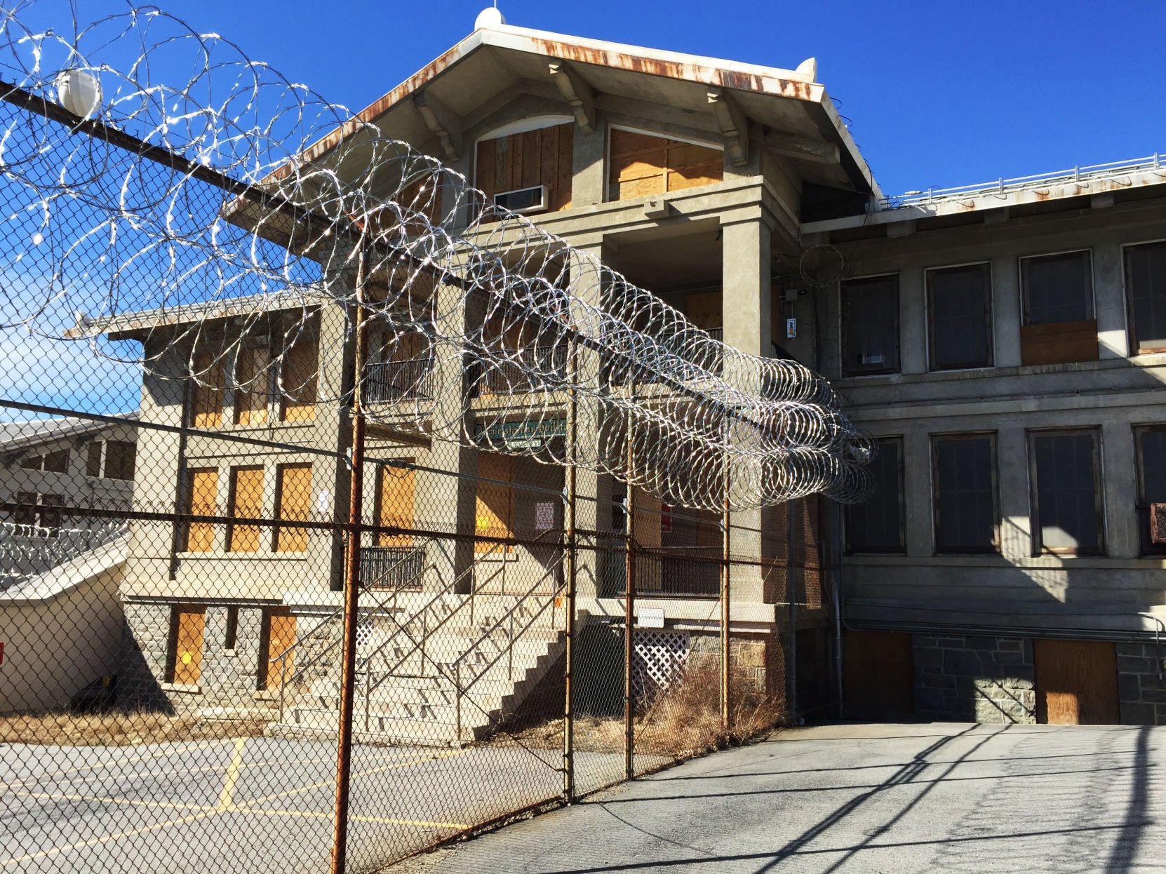 NY corrections officers rip Hochul s plan to close prisons