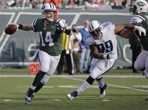 East Rutherford, New Jersey, USA. 13th Dec, 2015. Tennessee Titans  quarterback Marcus Mariota (8) in action prior to the NFL game between the  Tennessee Titans and the New York Jets at MetLife