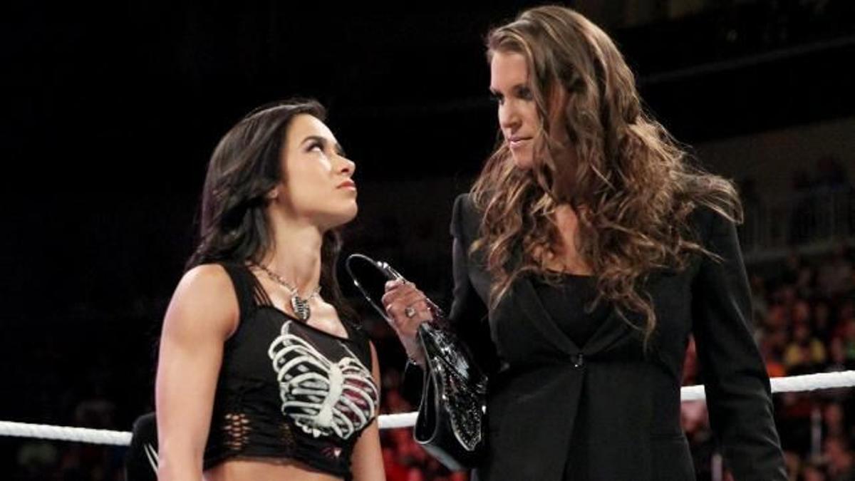Wwe If Aj Lee And Stephanie Mcmahon Feud Will Cm Punk Stay