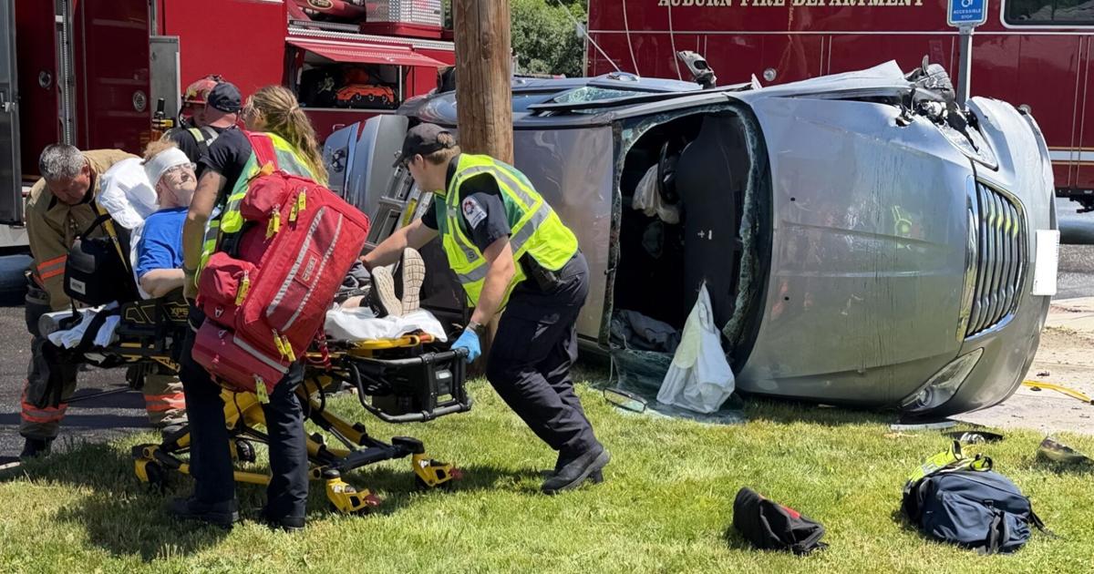 Three injured in two-car accident in Auburn