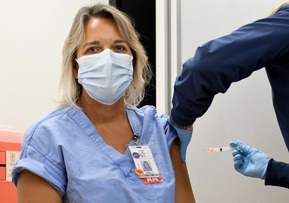 Auburn hospital doctors, nurses receive COVID-19 vaccine ...