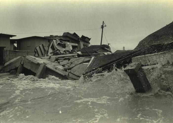1980: Hurricane Allen prompts oil rig evacuations