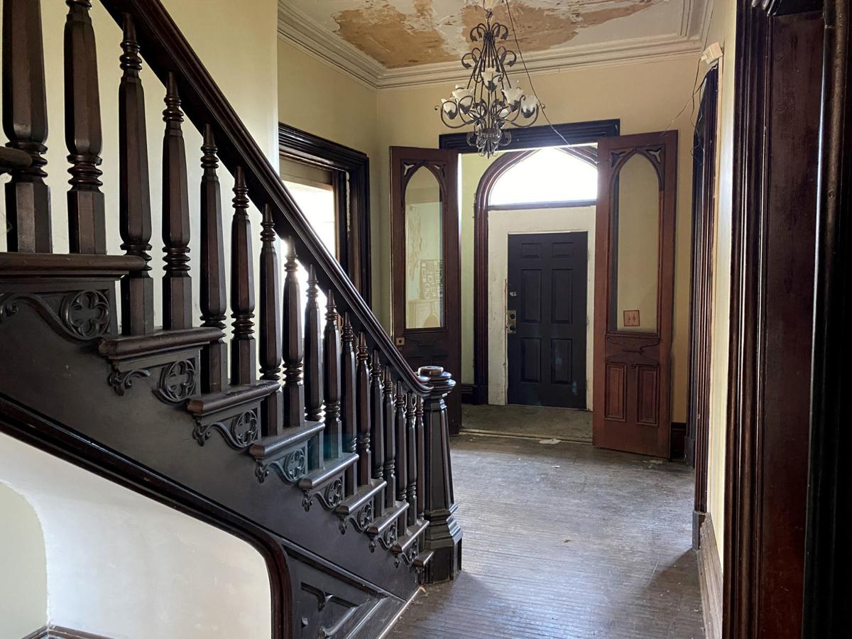 It S Just So Beautiful Netflix Star Submits Offer For Auburn Mansion Local News Auburnpub Com