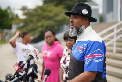 OJ isn't part of the Buffalo Bills new Family Circle. These fans say that's a mistake