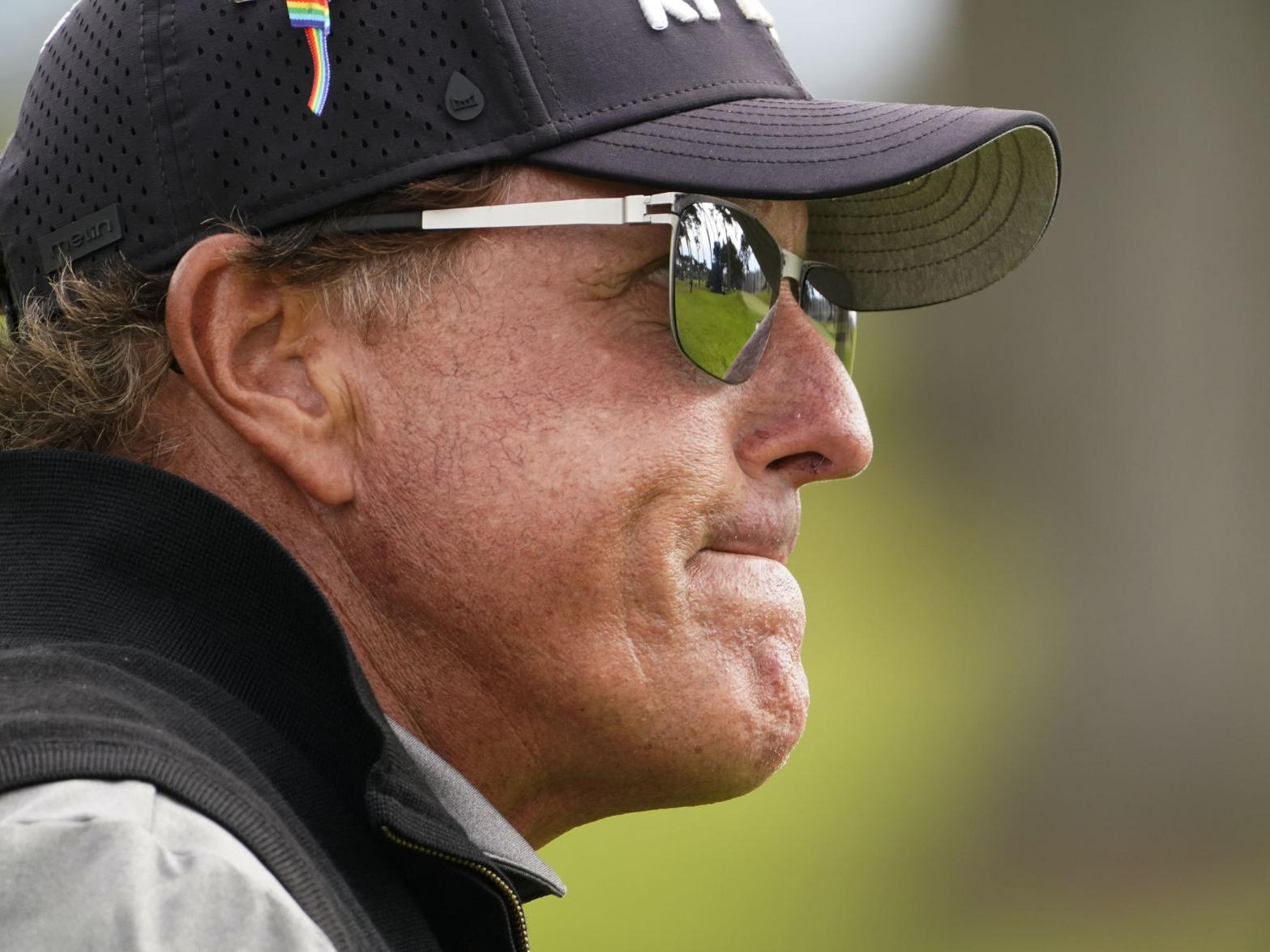 Mickelson Fizzles On Course Wows In Booth At Pga Auburnpub Com