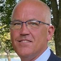 Who is running on independent ballot lines in Cayuga County?
