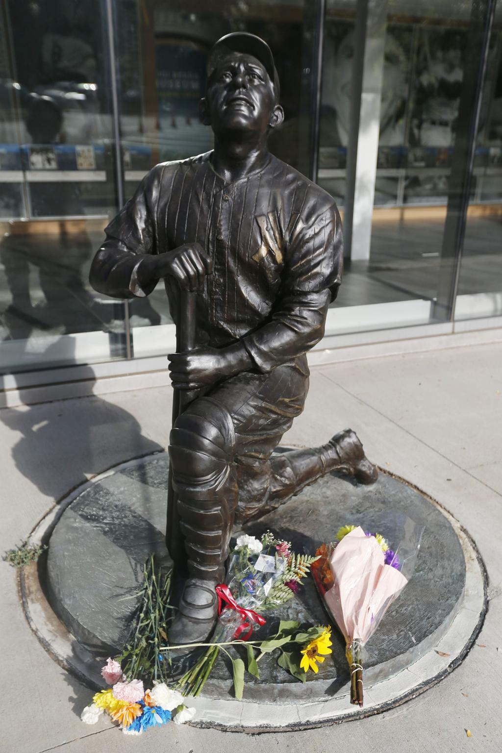 Yankees Hall Of Fame Catcher Yogi Berra Dies At 90 Sports Auburnpub Com