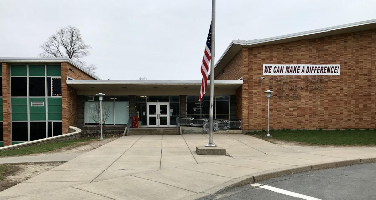Casey Park Elementary School Building.JPG