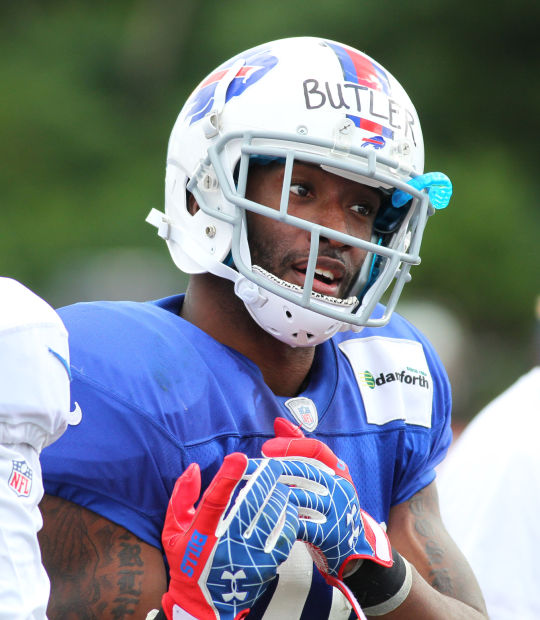 Buffalo Bills defensive tackle Kyle Williams (95) takes part in drills  during their NFL football training camp in Pittsford, N.Y., Tuesday, July  22, 2014. (AP Photo/Bill Wippert Stock Photo - Alamy