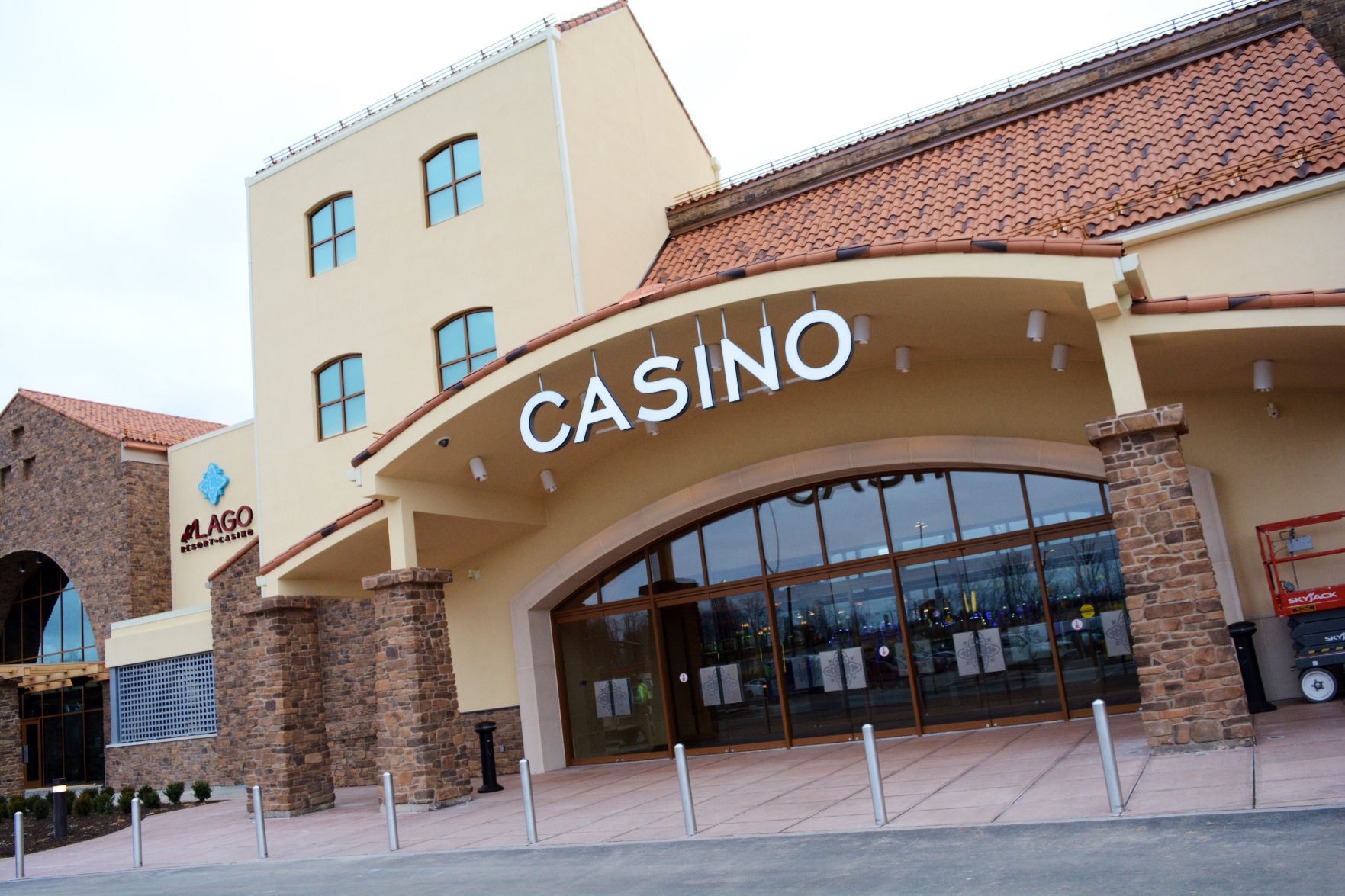 hotels near del lago casino