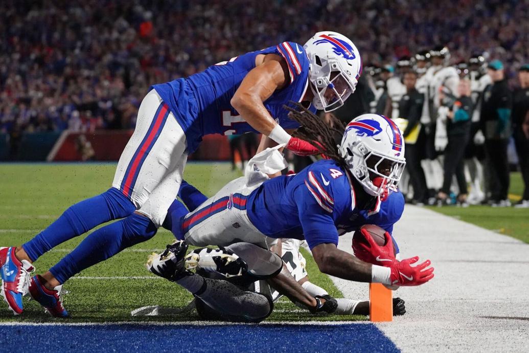 Photos Bills handle Jaguars on 'Monday Night Football'